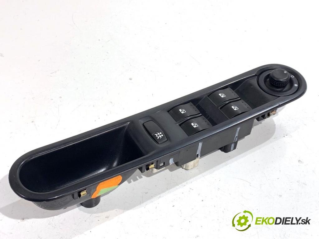 RENAULT ESPACE IV nadwozie wielkoprzestrzenne (MPV) 2003 110 kW 2.2 dCi (JK0H) 2188 Prepínač okien 8200250650 (Prepínacie páčky pod volantom)