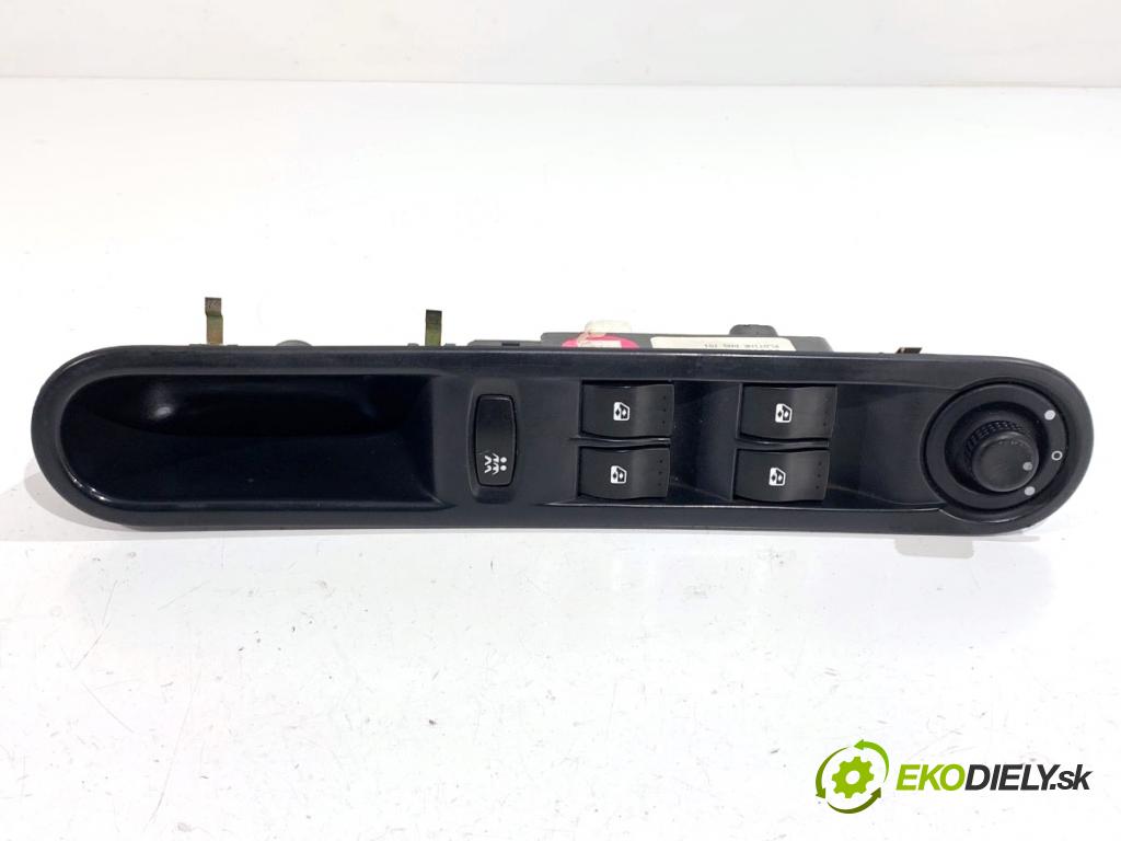 RENAULT ESPACE IV nadwozie wielkoprzestrzenne (MPV) 2003 110 kW 2.2 dCi (JK0H) 2188 Prepínač okien 8200250650 (Prepínacie páčky pod volantom)