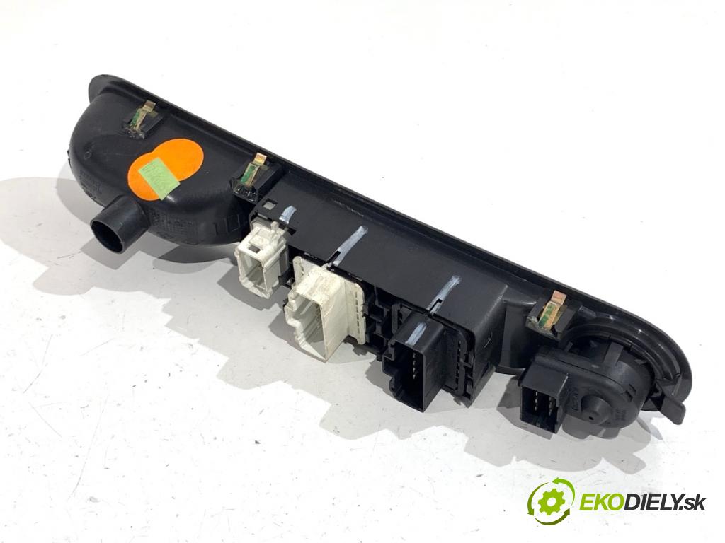 RENAULT ESPACE IV nadwozie wielkoprzestrzenne (MPV) 2003 110 kW 2.2 dCi (JK0H) 2188 Prepínač okien 8200250650 (Prepínacie páčky pod volantom)