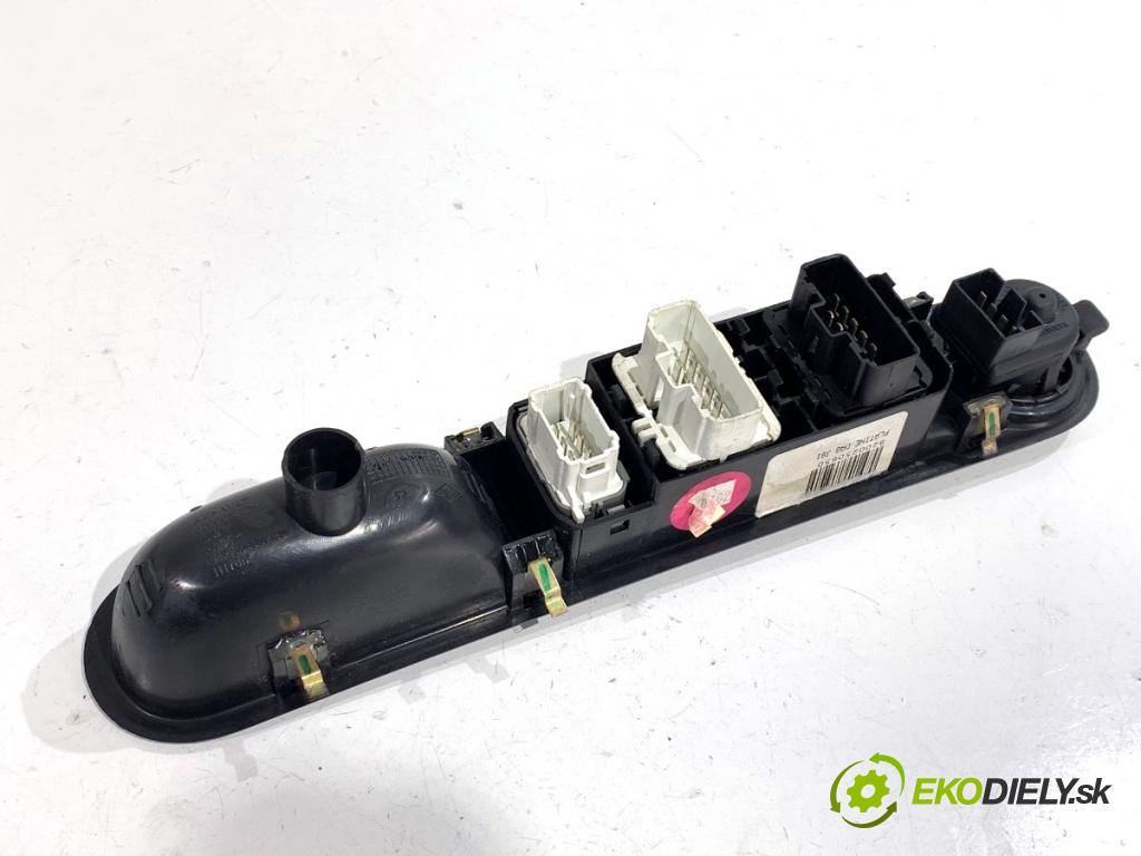 RENAULT ESPACE IV nadwozie wielkoprzestrzenne (MPV) 2003 110 kW 2.2 dCi (JK0H) 2188 Prepínač okien 8200250650 (Prepínacie páčky pod volantom)