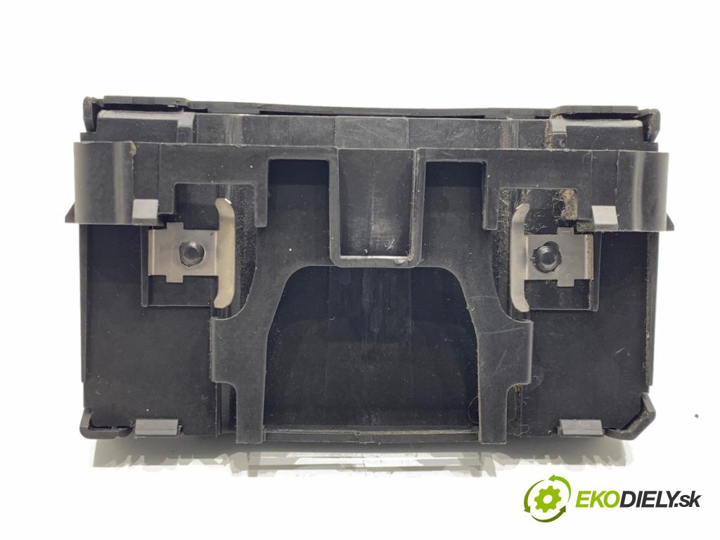 RENAULT SCÉNIC II nadwozie wielkoprzestrzenne (MPV) 2004 99 kW 2.0 (JM05, JM0U, JM1N, JM1U, JM2V) 1998 spinačka 8200125077 (Spínacia skrinka)