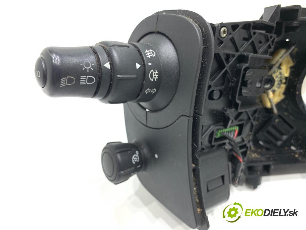 RENAULT SCÉNIC II nadwozie wielkoprzestrzenne (MPV) 2004 99 kW 2.0 (JM05, JM0U, JM1N, JM1U, JM2V) 1998 Prepínač kombinovaný 8200127728 (Prepínacie páčky pod volantom)