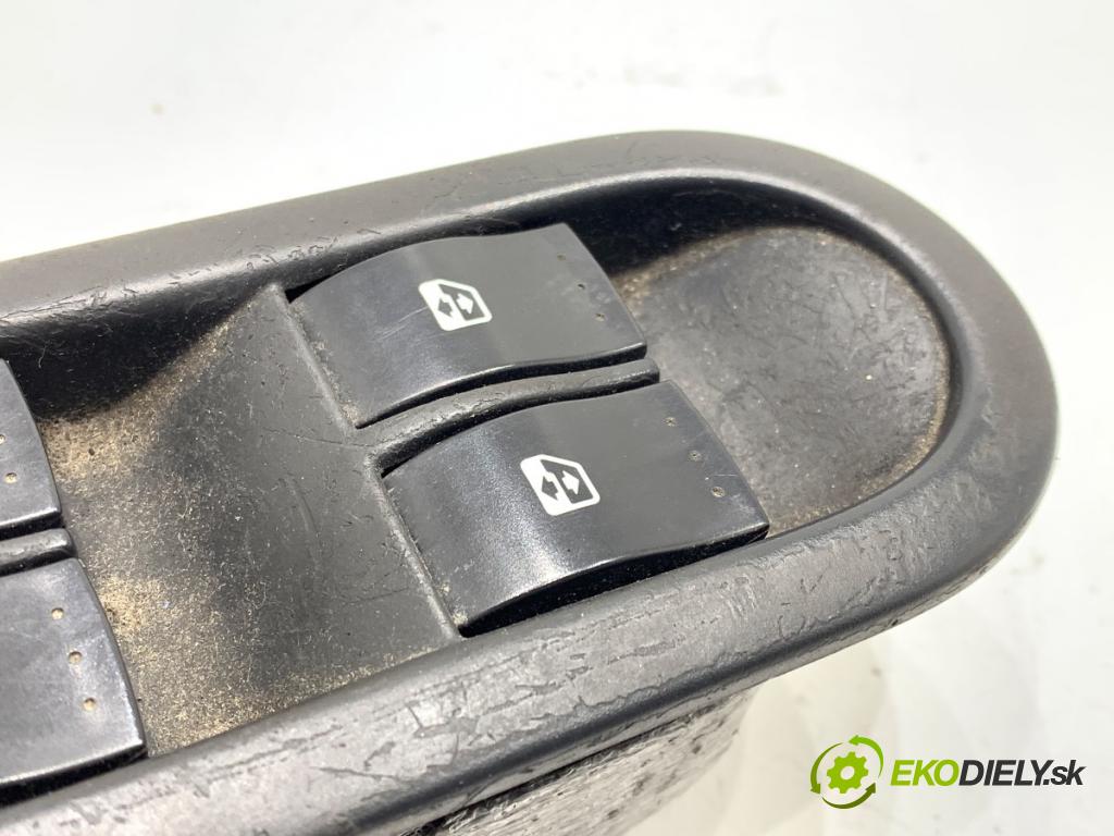 RENAULT SCÉNIC II nadwozie wielkoprzestrzenne (MPV) 2004 99 kW 2.0 (JM05, JM0U, JM1N, JM1U, JM2V) 1998 Prepínač okien 156018070 (Prepínacie páčky pod volantom)