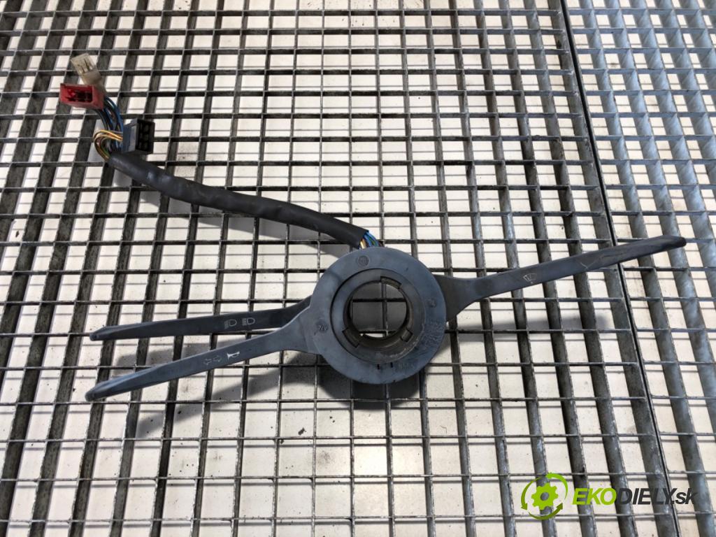 STAR   1985    Prepínač kombinovaný  (Prepínacie páčky pod volantom)