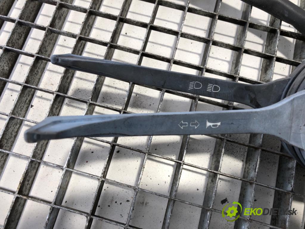 STAR   1985    Prepínač kombinovaný  (Prepínacie páčky pod volantom)