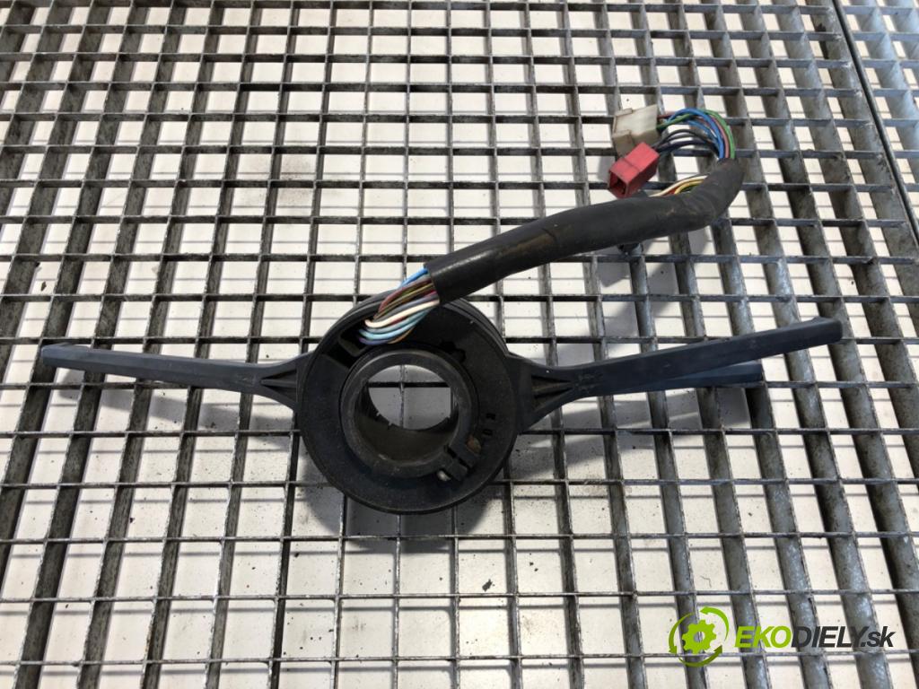 STAR   1985    Prepínač kombinovaný  (Prepínacie páčky pod volantom)