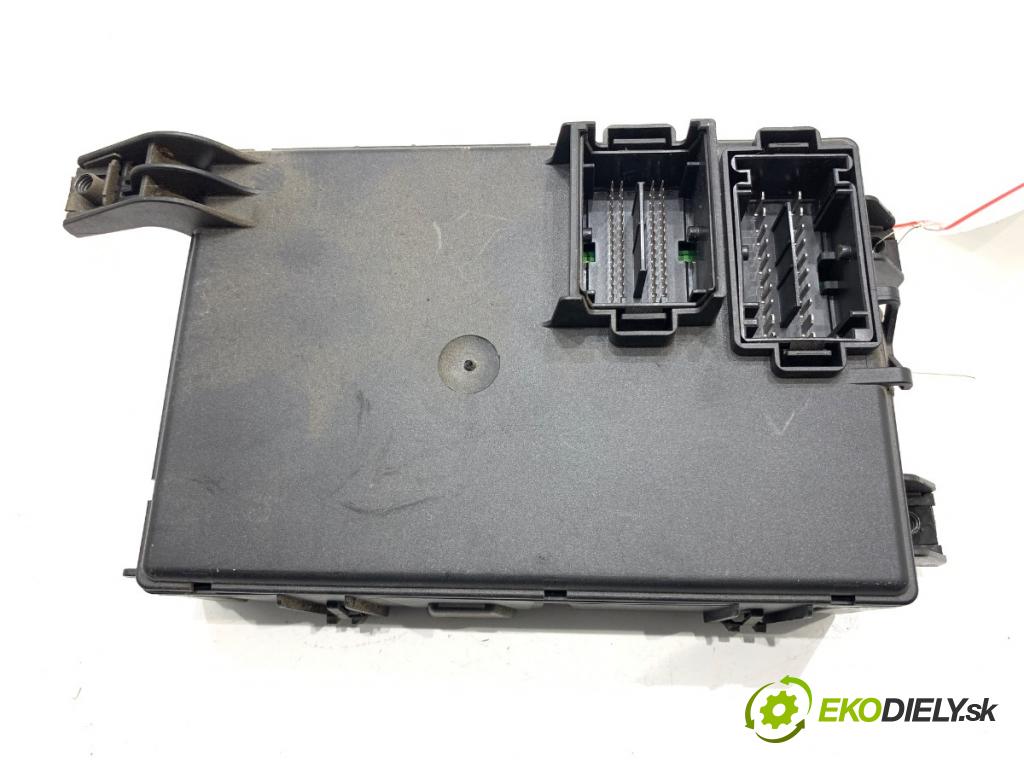 OPEL CORSA D liftback 2006 66 kW 1.3 CDTI (L08, L68) 1248 modul BSI 13142241 (Pojistková skříňka)