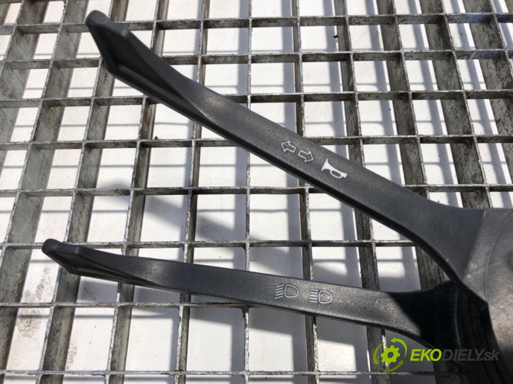 JELCZ   1988    Prepínač kombinovaný  (Prepínacie páčky pod volantom)