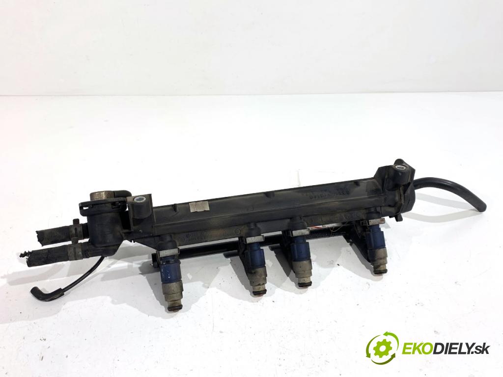 SKODA OCTAVIA I liftback 2003 85 kW 2.0 1984 Lišta vstrekovacia 06A133317A (Vstrekovacia lišta)