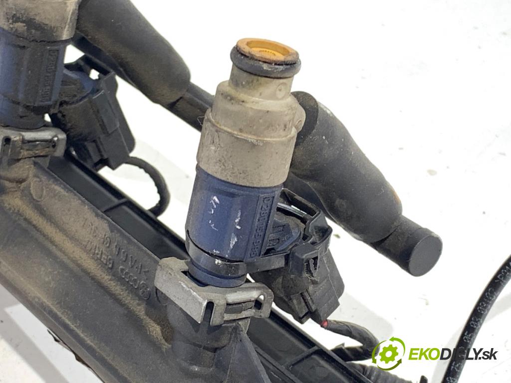 SKODA OCTAVIA I liftback 2003 85 kW 2.0 1984 Lišta vstrekovacia 06A133317A (Vstrekovacia lišta)