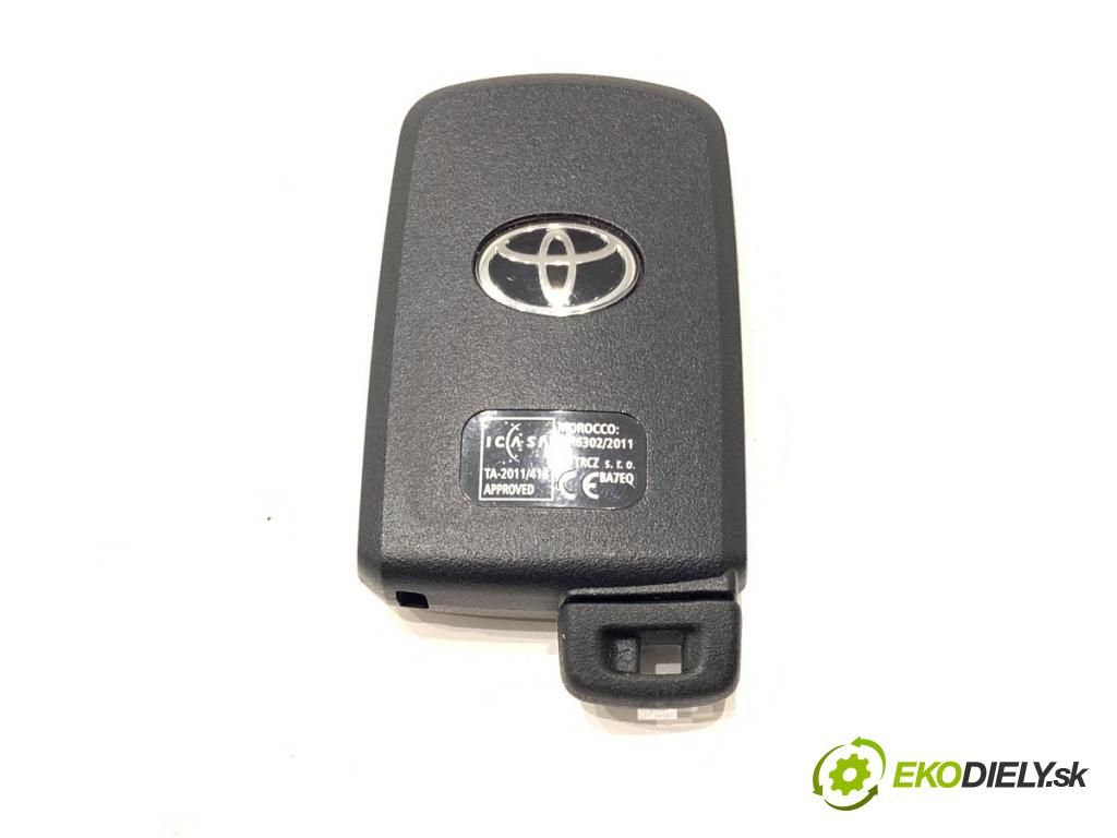 TOYOTA AURIS II Kombi 2017 73 kW 1.8 Hybrid (ZWE186_) 1798 kľúč DÁLKOVÝ: MR6302