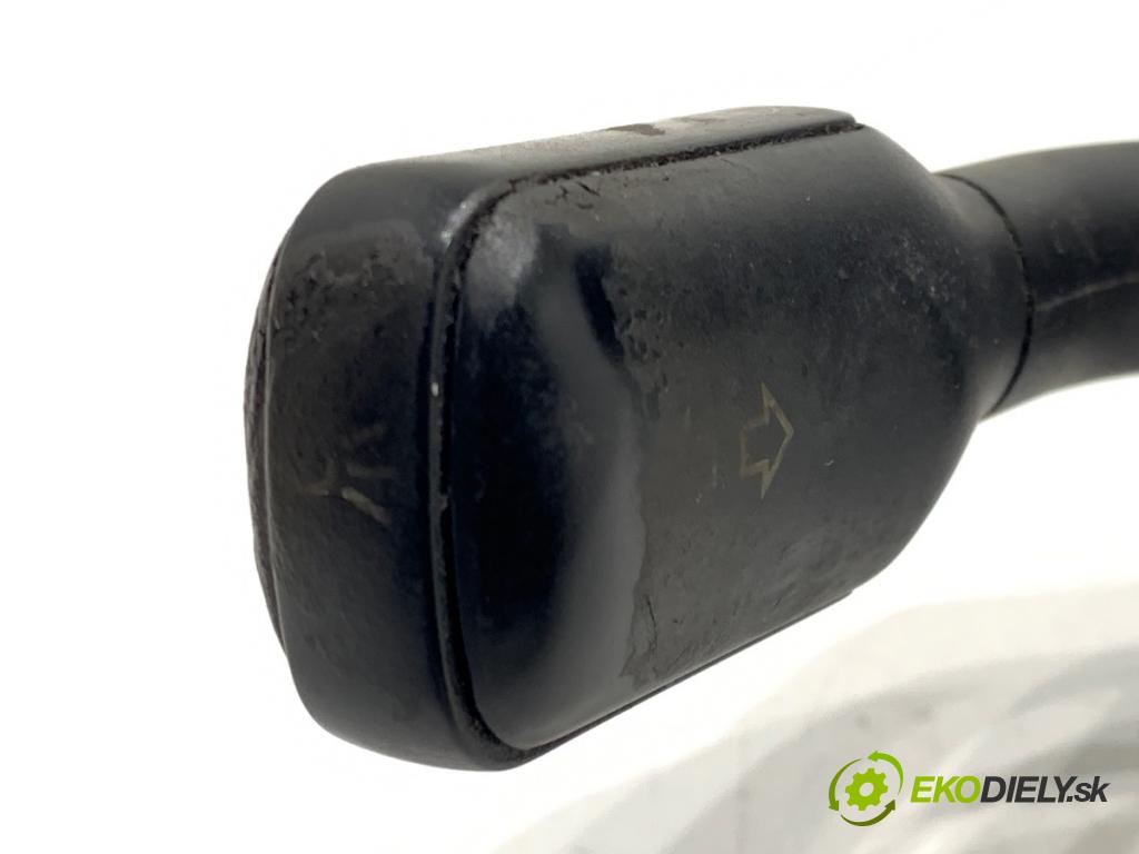 AUDI A4 B5 Kombi 2000 85 kW 1.9 TDI 1896 Prepínač kombinovaný 4D0953513D (Prepínacie páčky pod volantom)