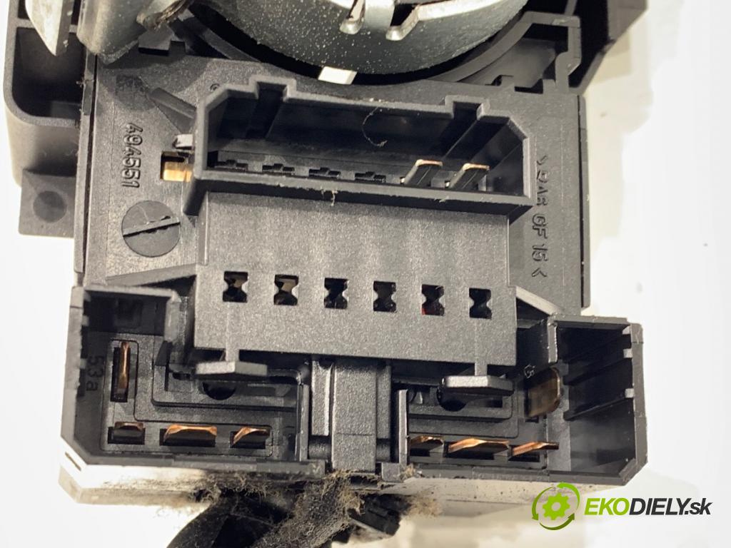 AUDI A4 B5 Kombi 2000 85 kW 1.9 TDI 1896 Prepínač kombinovaný 4D0953513D (Prepínacie páčky pod volantom)