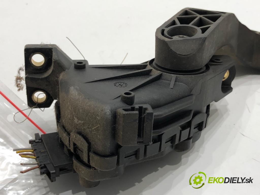 AUDI A4 B5 Kombi 2000 85 kW 1.9 TDI 1896 Potenciometer plynu 8D1721523 (Potenciometer plynového pedálu)