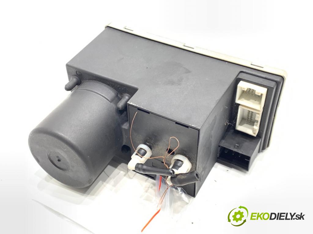 AUDI A4 B5 Kombi 2000 85 kW 1.9 TDI 1896 pumpa centrálneho zámku 8D0862257B (Riadiaca jednotka centrálneho zámku)