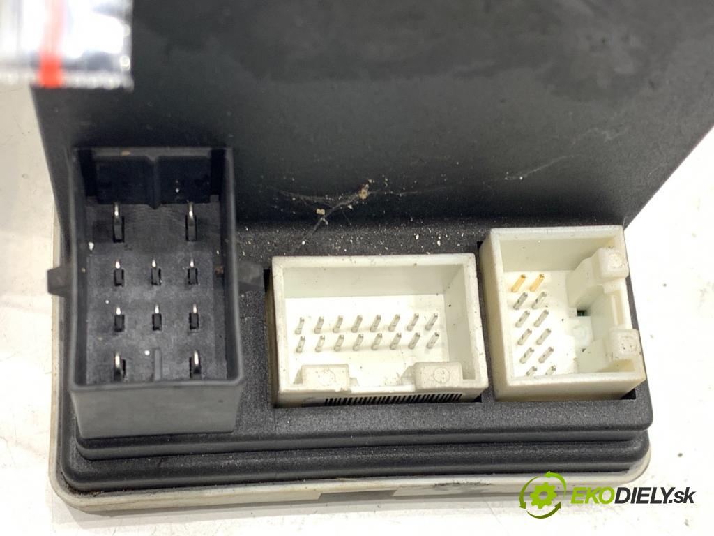 AUDI A4 B5 Kombi 2000 85 kW 1.9 TDI 1896 pumpa centrálneho zámku 8D0862257B (Riadiaca jednotka centrálneho zámku)