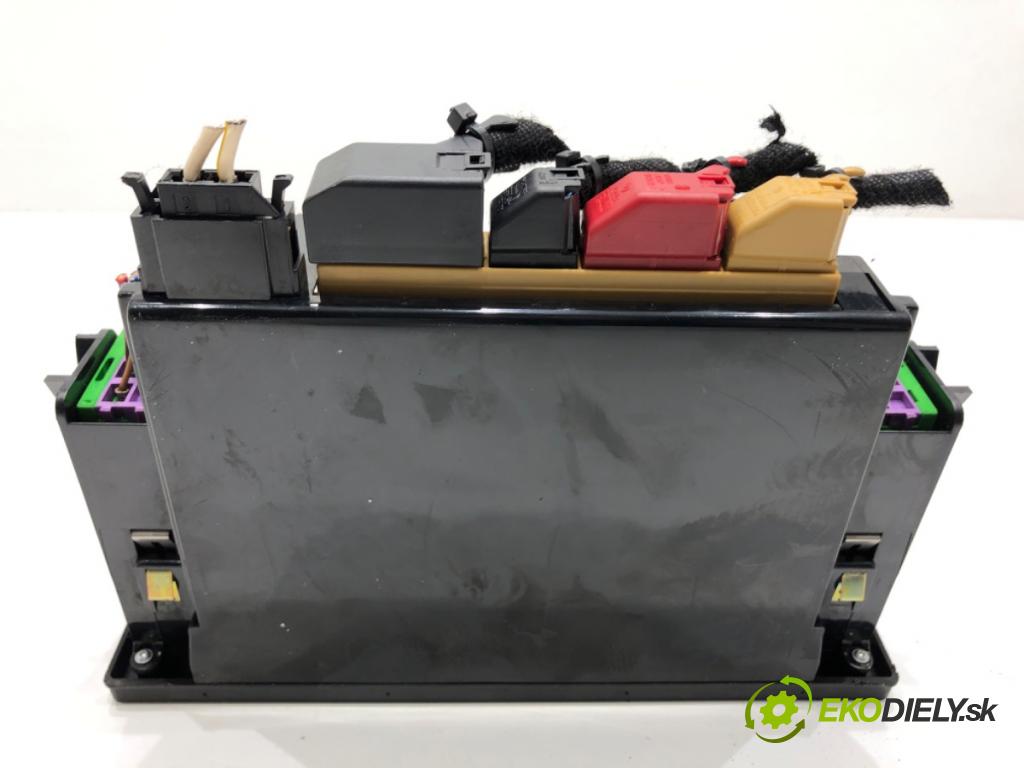 AUDI A4 B5 Kombi 2000 85 kW 1.9 TDI 1896 Panel ovládania kúrenia 8D0820043N (Prepínacie páčky pod volantom)