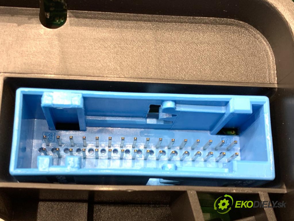 AUDI A4 B5 Kombi 2000 85 kW 1.9 TDI 1896 Prístrojovka 8D0920900 (Prístrojová doska)