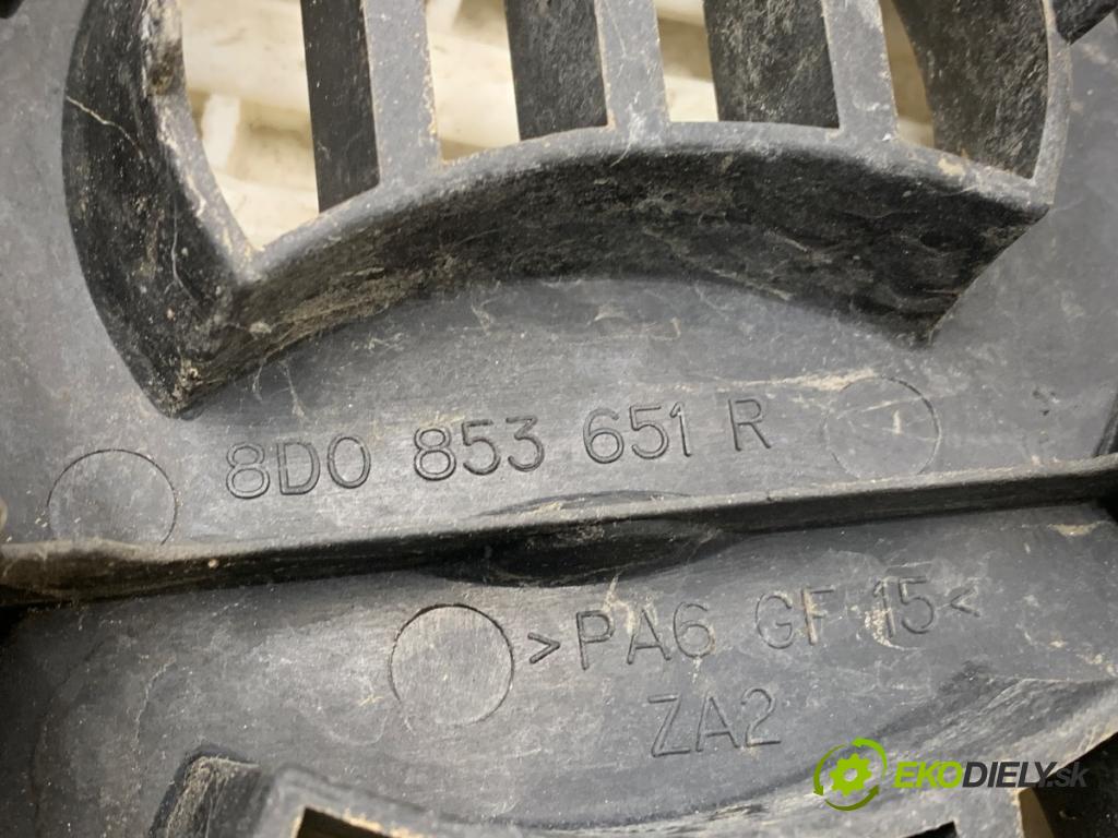 AUDI A4 B5 Kombi 2000 85 kW 1.9 TDI 1896 mřížka maska 8D0853651R (Přední mřížka (maska chladiče))