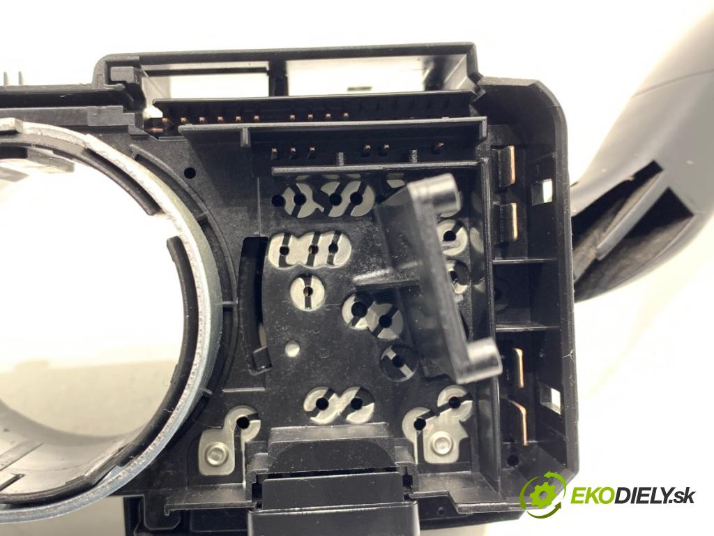 VW POLO IV 9N liftback 2006 55 kW 1.4 16V 1390 Prepínač kombinovaný 6Q0953503CE (Prepínacie páčky pod volantom)