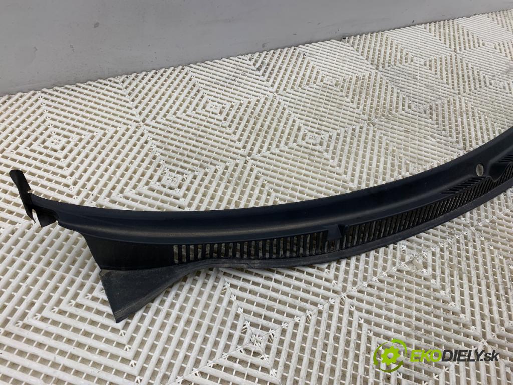 VW POLO IV 9N liftback 2006 55 kW 1.4 16V 1390 Torpédo, plast pod čelné okno  (Torpédo (plast pod čelným sklom))