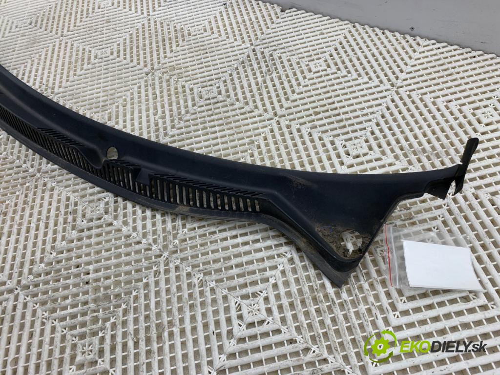 VW POLO IV 9N liftback 2006 55 kW 1.4 16V 1390 Torpédo, plast pod čelné okno  (Torpédo (plast pod čelným sklom))