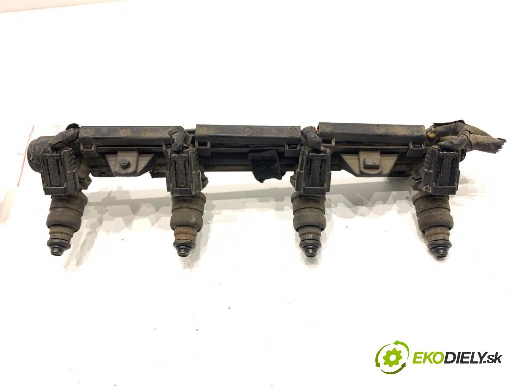 VW POLO IV 9N liftback 2006 55 kW 1.4 16V 1390 Lišta vstrekovacia 036133320 (Vstrekovacia lišta)