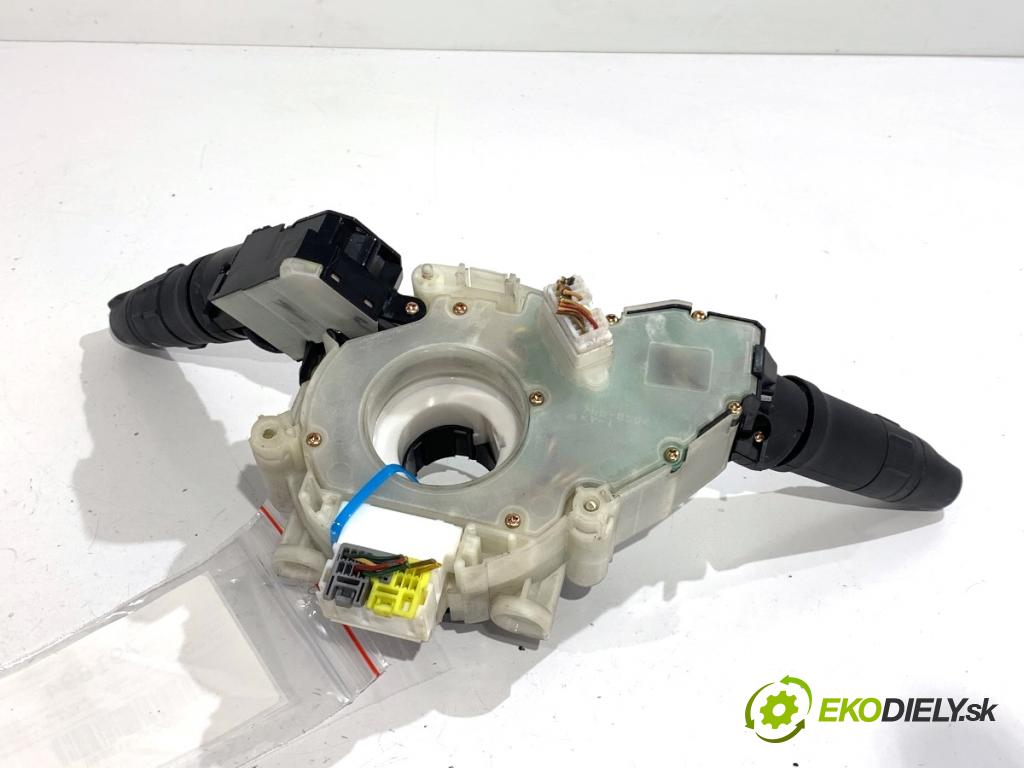 NISSAN MICRA K12 liftback 2003 59 kW 1.2 16V 1240 Prepínač kombinovaný 25560AX602 (Prepínacie páčky pod volantom)