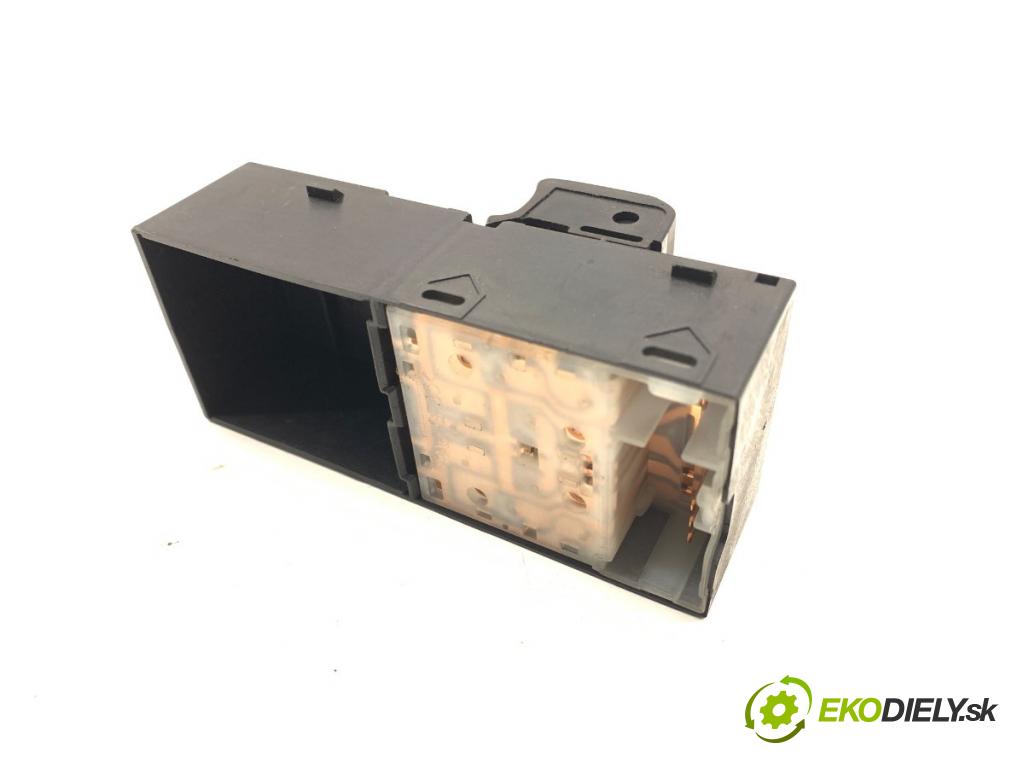 NISSAN MICRA K12 liftback 2003 59 kW 1.2 16V 1240 Prepínač okien  (Prepínacie páčky pod volantom)