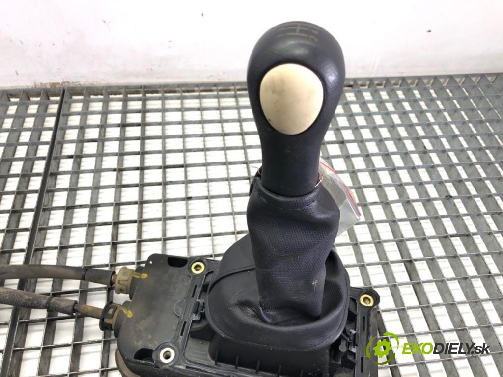 NISSAN MICRA K12 liftback 2003 59 kW 1.2 16V 1240 Kulisa 3889010 (Rýchlostná páka (kulisa))