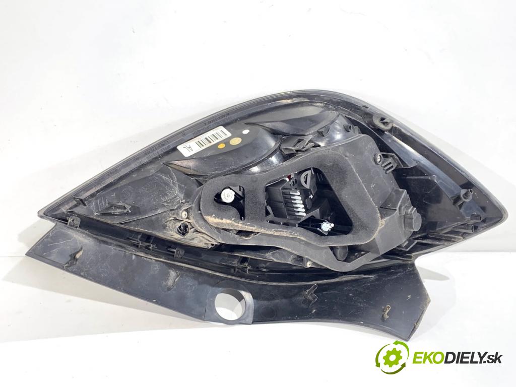 OPEL ASTRA H liftback 2007 66 kW 1.3 CDTI (L48) 1248 Svetlo pravy zad 13222325