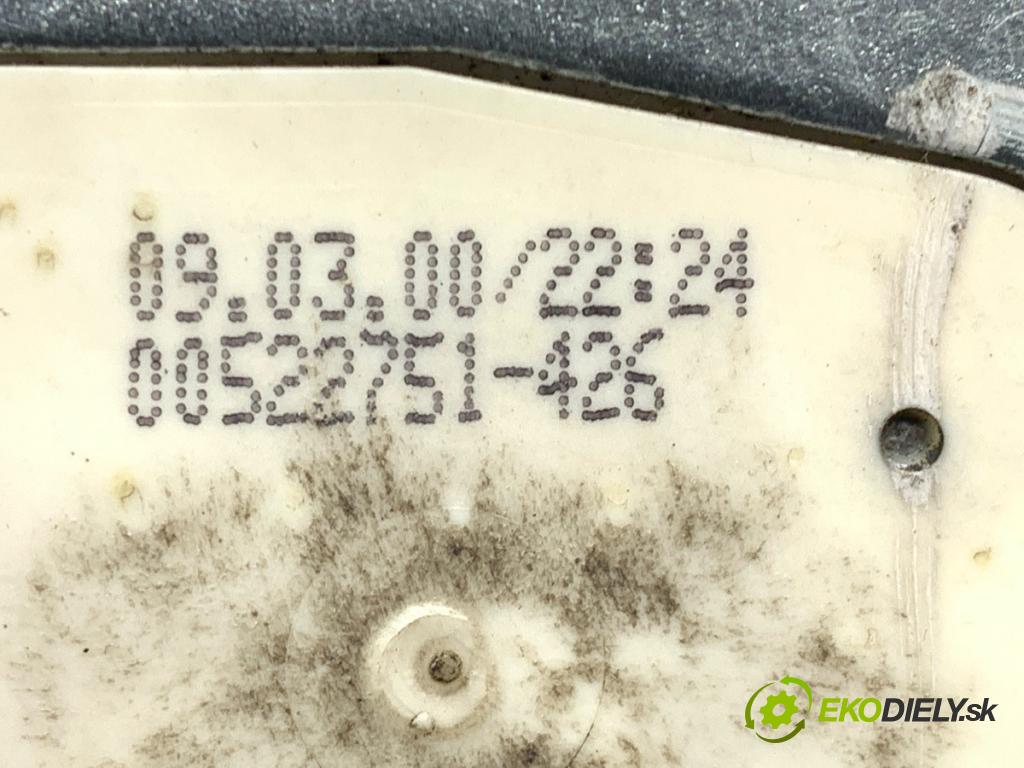 LAND ROVER FREELANDER I samochód terenowy zamknięty 2000 72 kW 2.0 DI 4x4 1994 zámok Dvere ľavy predný