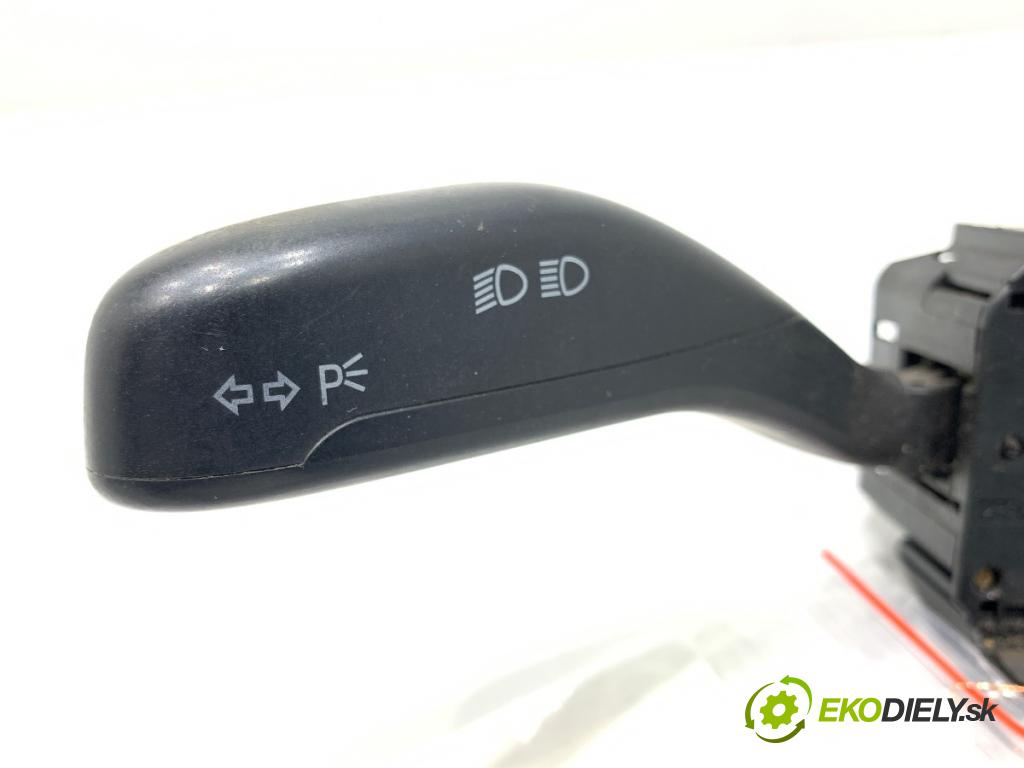 VW POLO IV 9N liftback 2002 55 kW 1.4 TDI 1422 Prepínač kombinovaný 6Q0953513A (Prepínacie páčky pod volantom)