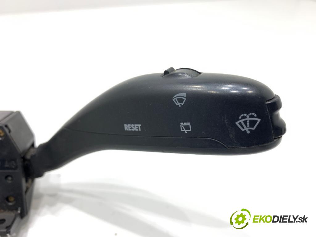 VW POLO IV 9N liftback 2002 55 kW 1.4 TDI 1422 Prepínač kombinovaný 6Q0953513A (Prepínacie páčky pod volantom)