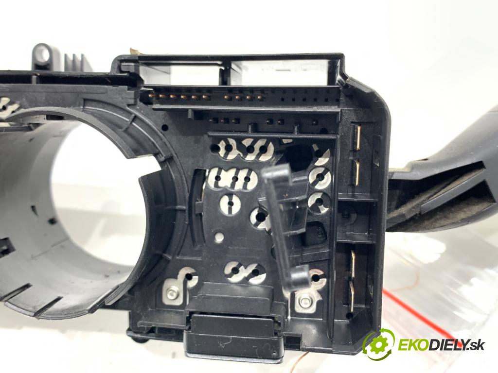 VW POLO IV 9N liftback 2002 55 kW 1.4 TDI 1422 Prepínač kombinovaný 6Q0953513A (Prepínacie páčky pod volantom)