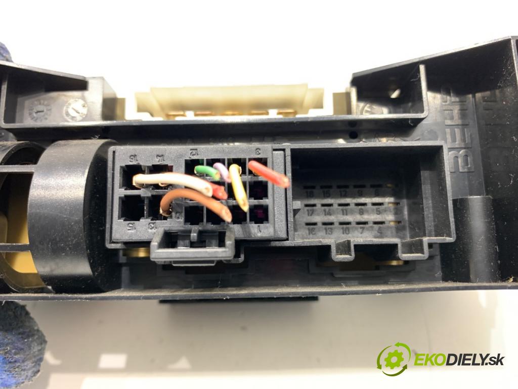 VW POLO IV 9N liftback 2002 55 kW 1.4 TDI 1422 Panel ovládania kúrenia 6Q0819045Q (Prepínacie páčky pod volantom)