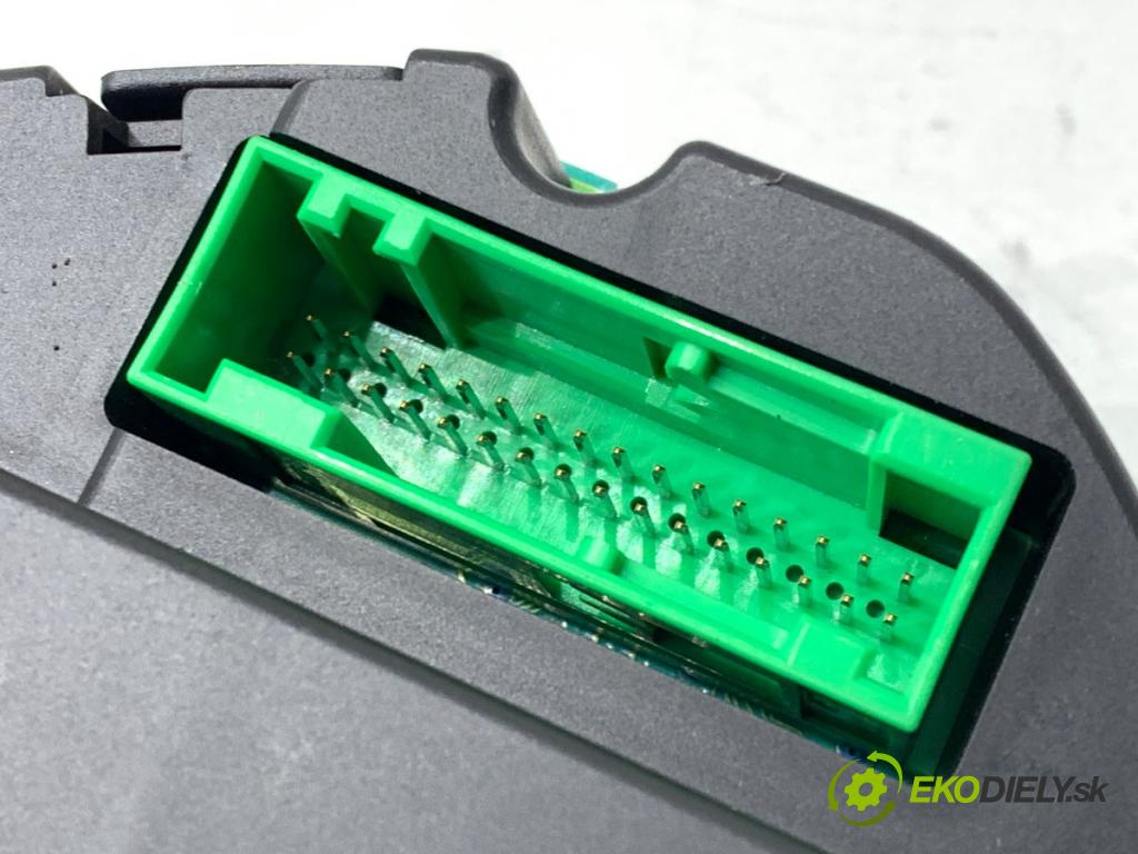 VW POLO IV 9N liftback 2002 55 kW 1.4 TDI 1422 Prístrojovka 6Q0920820L (Prístrojová doska)