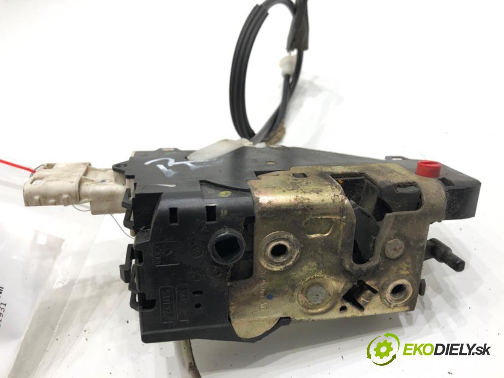 CITROEN C4 I liftback 2004 80 kW 1.6 16V 1587 zámok Dvere pravy zad 