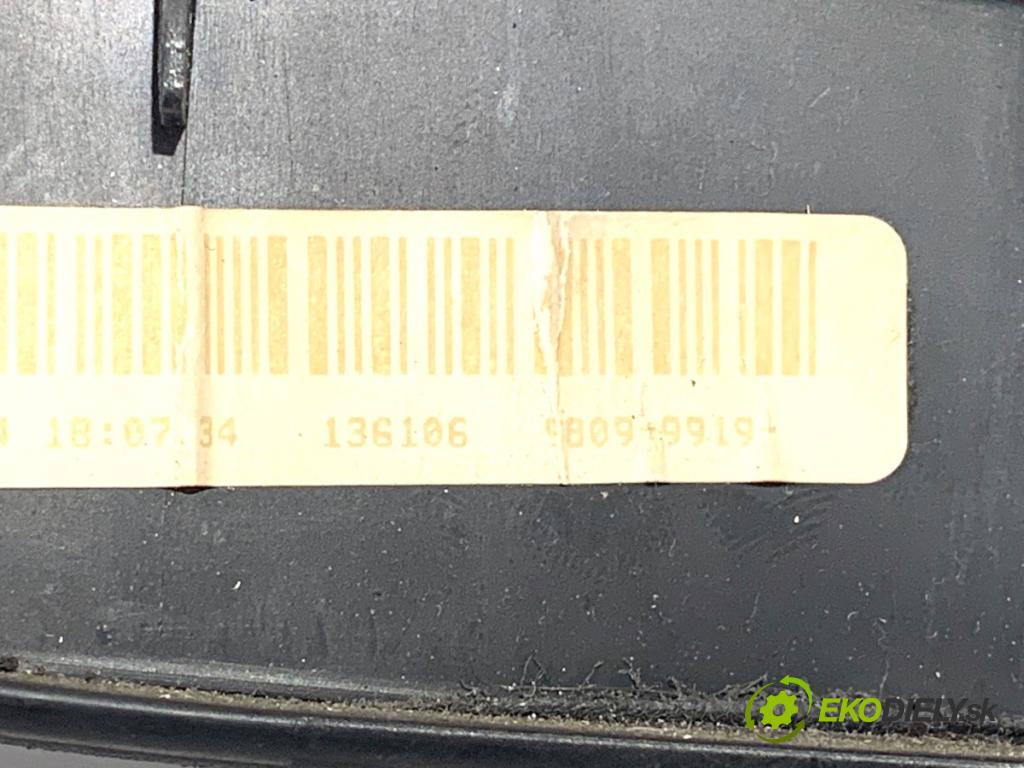 CITROEN C4 I liftback 2004 80 kW 1.6 16V 1587 Priehradka, kastlík spolujazdca  (Priehradka (kastlík))