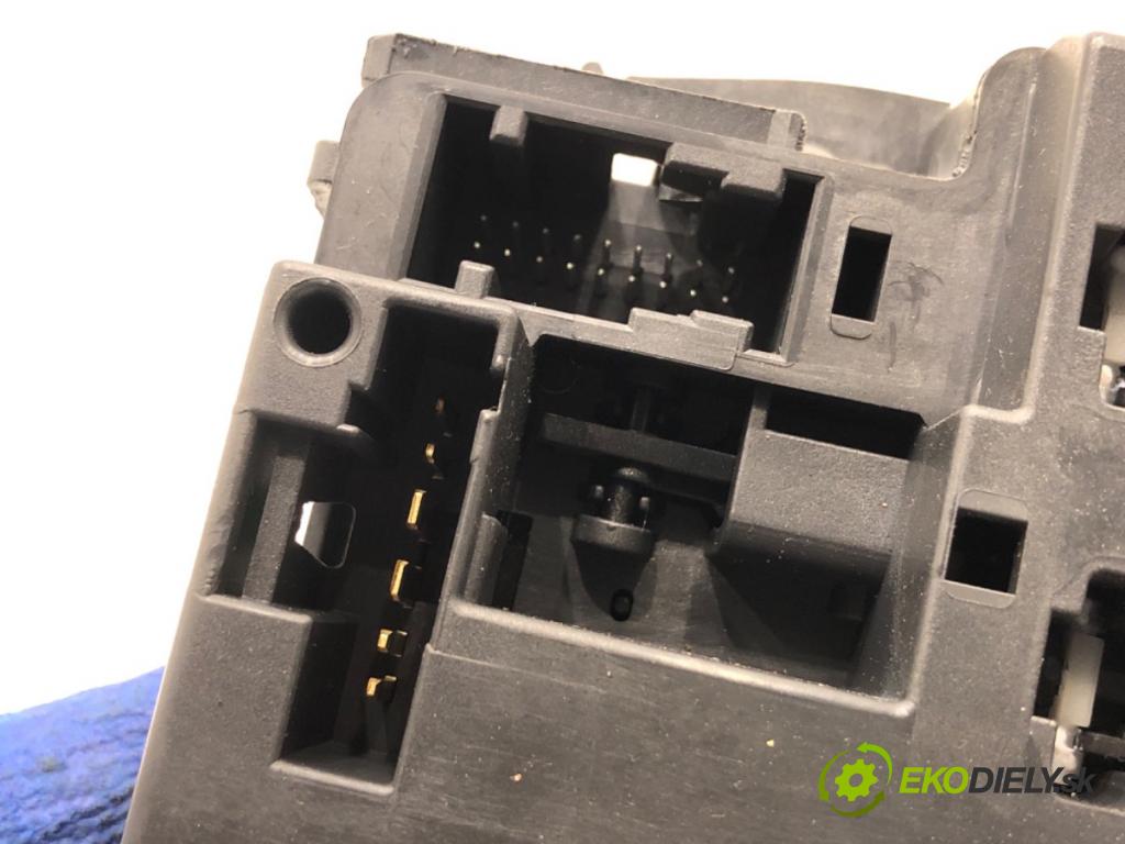 RENAULT KANGOO II nadwozie wielkoprzestrzenne (MPV) 2009 63 kW 1.5 dCi 85 (KW0K, KW0L, KW0B) 1461 Prepínač stieračov 88103005 (Prepínacie páčky pod volantom)