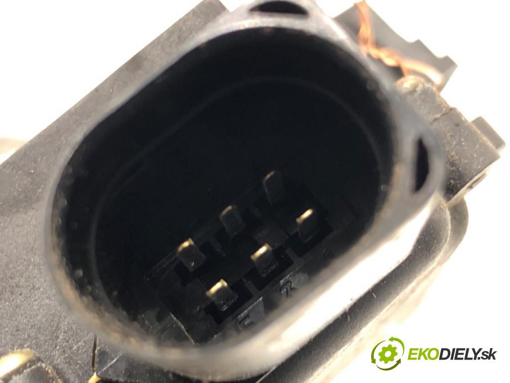 VW GOLF IV liftback 2000 66 kW 1.9 TDI 1896 zámok Dvere ľavy zad