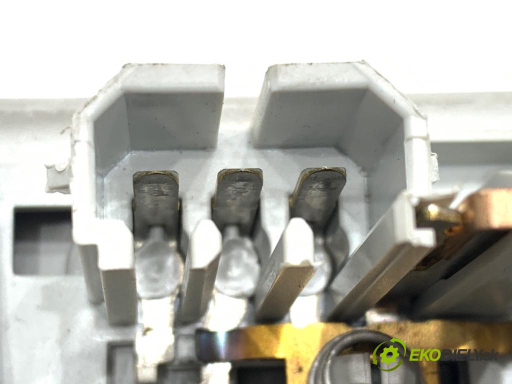 VW GOLF IV liftback 2000 66 kW 1.9 TDI 1896 Svetlo stropné 3B0947105C