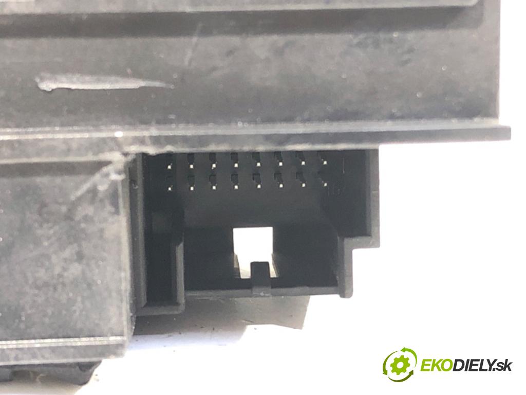 VW PASSAT B6 sedan 2007 125 kW 2.0 TDI 1968 spinačka 3C0905843Q (Spínacia skrinka)