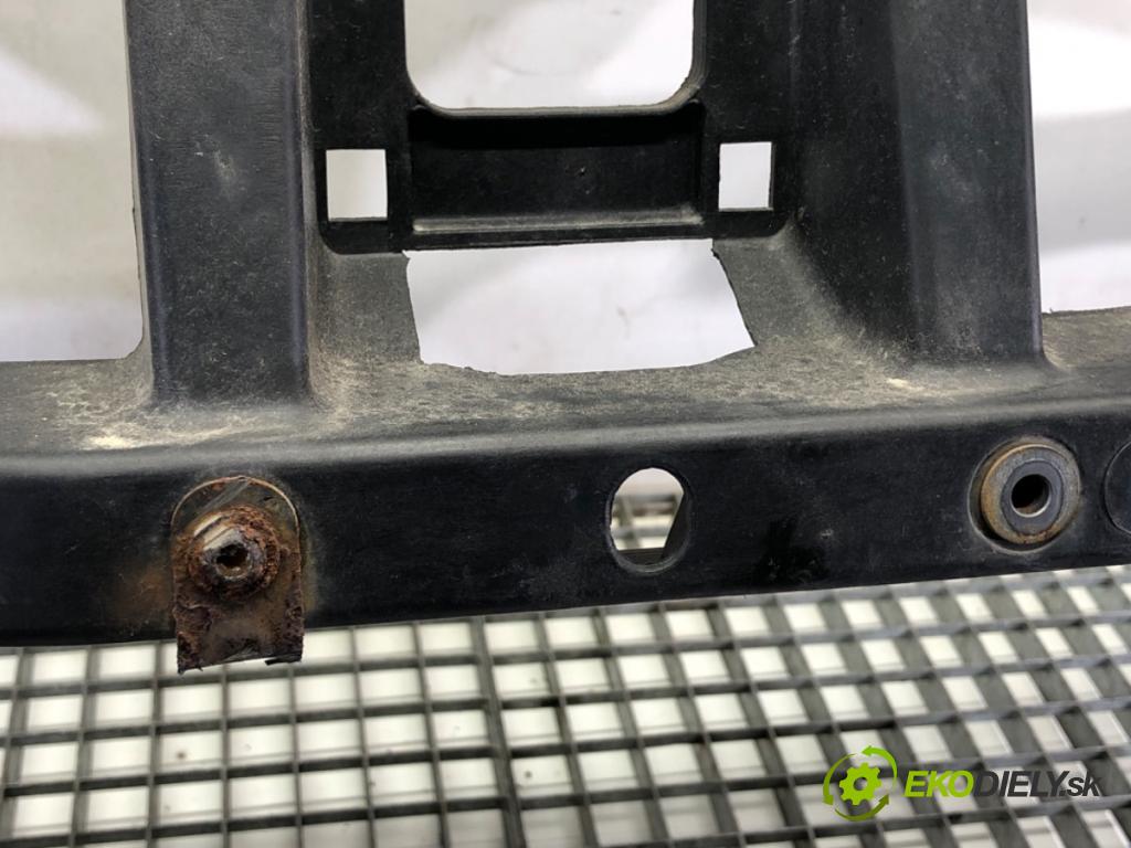 VW PASSAT B6 sedan 2007 125 kW 2.0 TDI 1968 držák přední část  (Přední výztuha)