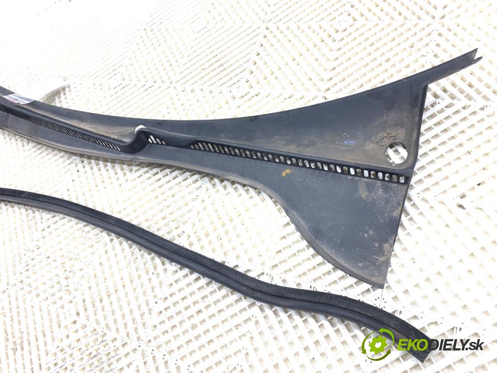 VW GOLF V liftback 2004 103 kW 2.0 TDI 1968 Torpédo, plast pod čelné okno 1K1819415 (Torpédo (plast pod čelným sklom))