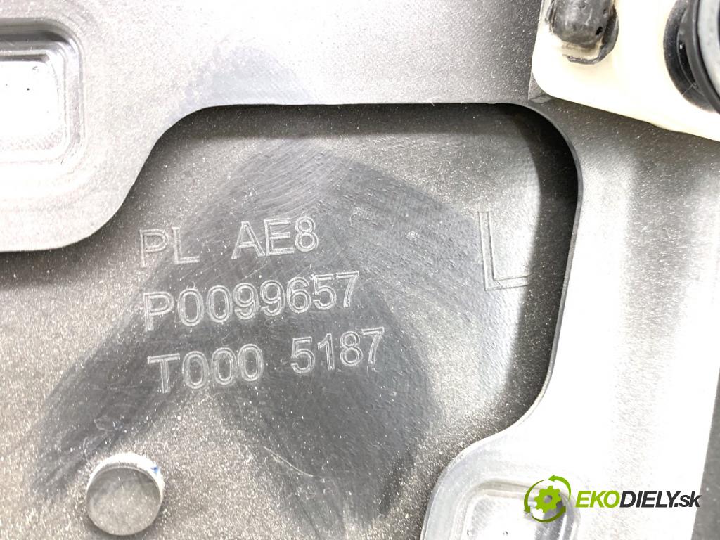 VW GOLF V liftback 2004 103 kW 2.0 TDI 1968 čalúnenie Dvere ľavy predný