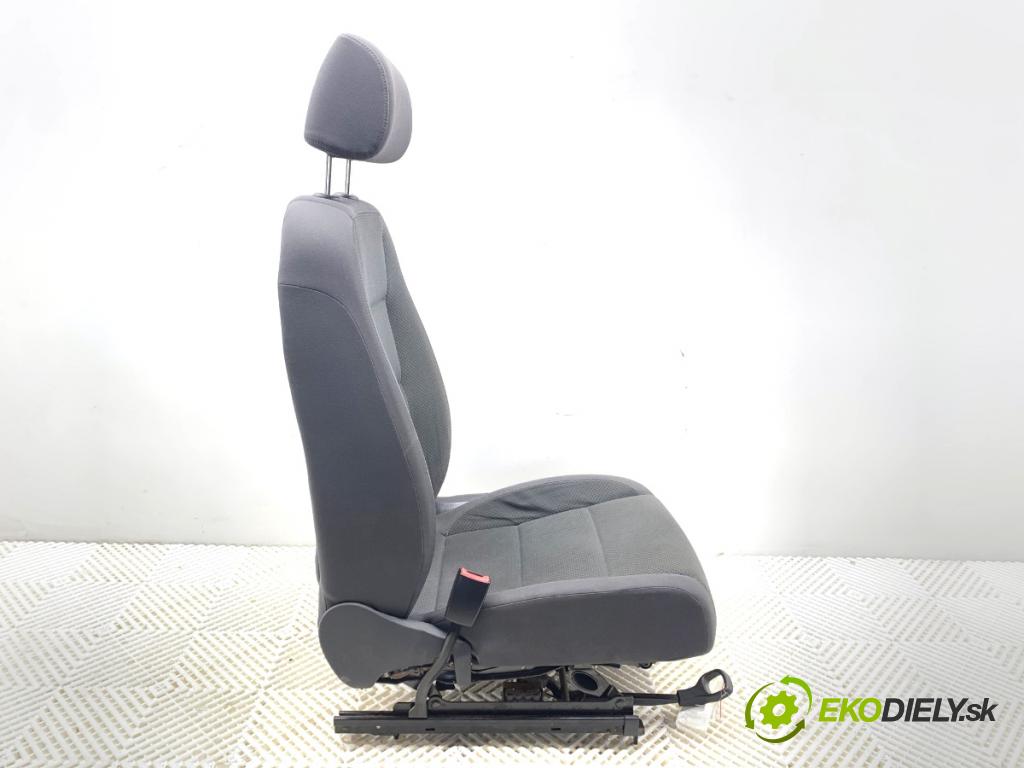 VW GOLF V liftback 2004 103 kW 2.0 TDI 1968 Sedadlo ľavy predný
