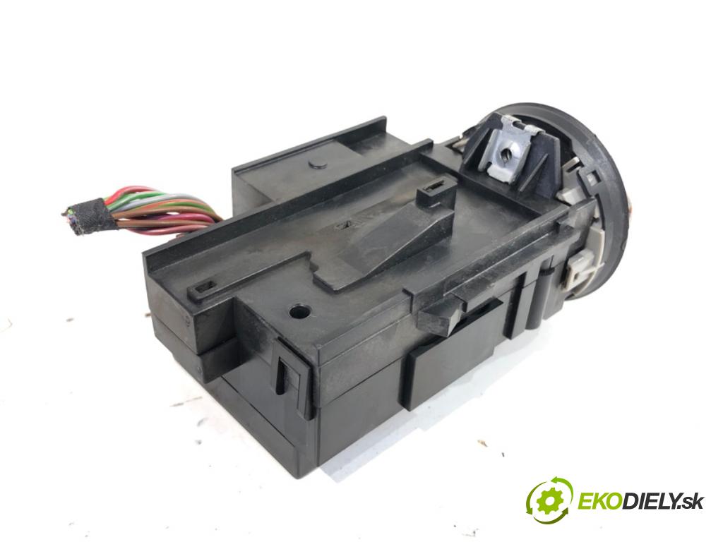 VW PASSAT B6 sedan 2005 103 kW 2.0 TDI 1968 spinačka 3C0905843M (Spínacia skrinka)