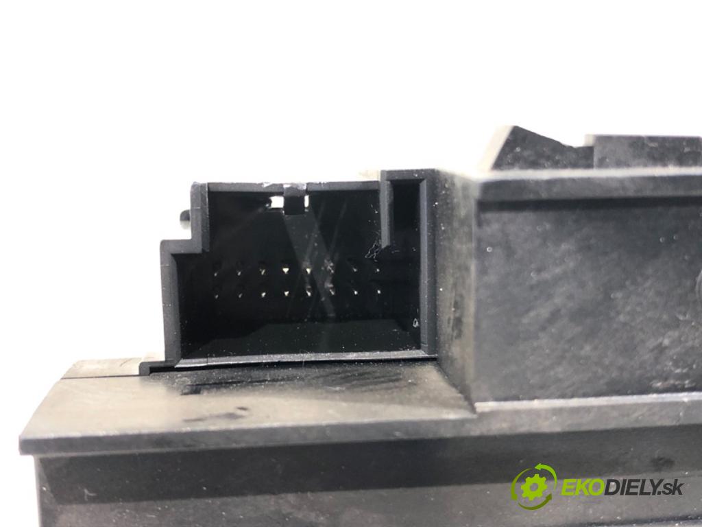 VW PASSAT B6 sedan 2005 103 kW 2.0 TDI 1968 spinačka 3C0905843M (Spínacia skrinka)