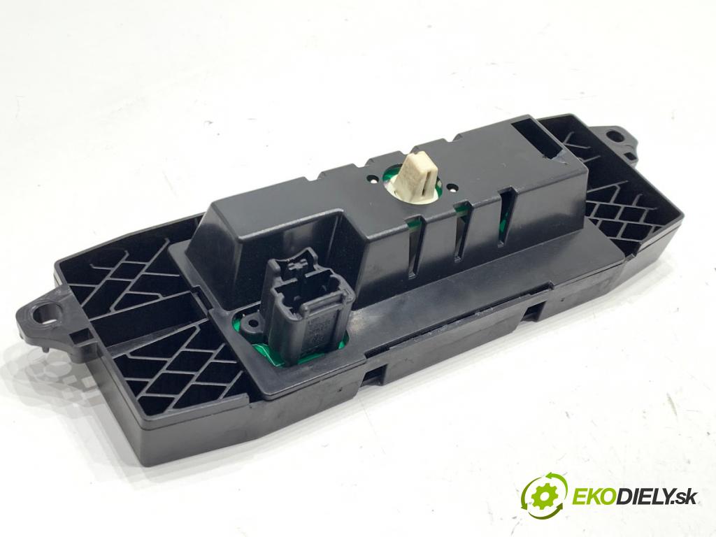 PEUGEOT 207 liftback 2006 50 kW 1.4 HDi 1398 Dislpej (Prístrojová doska)